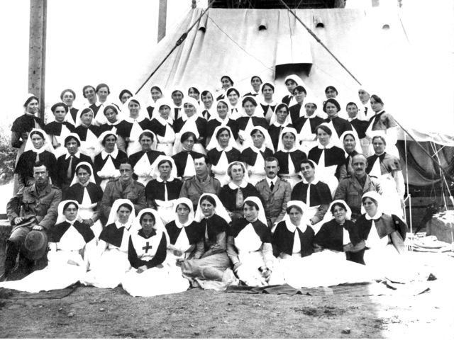 Group portrait of No. 1 Auxiliary Hospital staff including Elfreda Ethel May Doepke, 1915