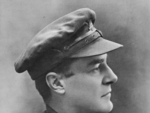 Studio portrait of Lieutenant Colonel Harold William Riggall AWM P04140.001